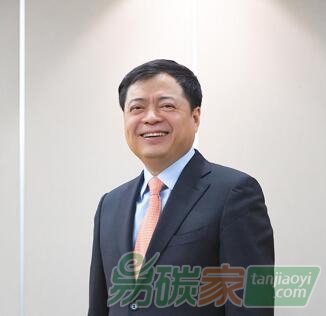 全國政協(xié)常委、正泰集團(tuán)董事長南存輝建議，盡快出臺《碳排放權(quán)交易管理暫行條例》，提升碳交易市場立法層級與效力，加強(qiáng)碳市場配額制度研究